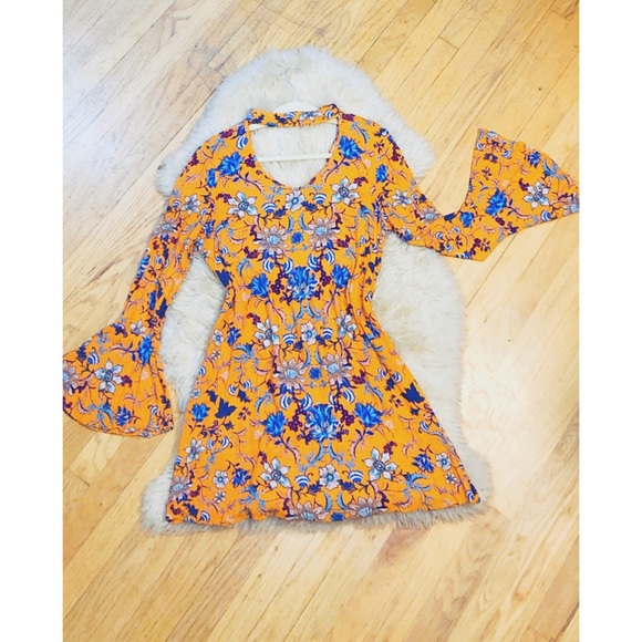 🥳Host Pick 🧡 Flowy Floral Long Sleeves Dress - Picture 2 of 8